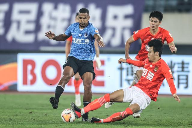 北青：徐彬在巴恩斯利U21队训练受伤，能否赶上国足6月比赛未知